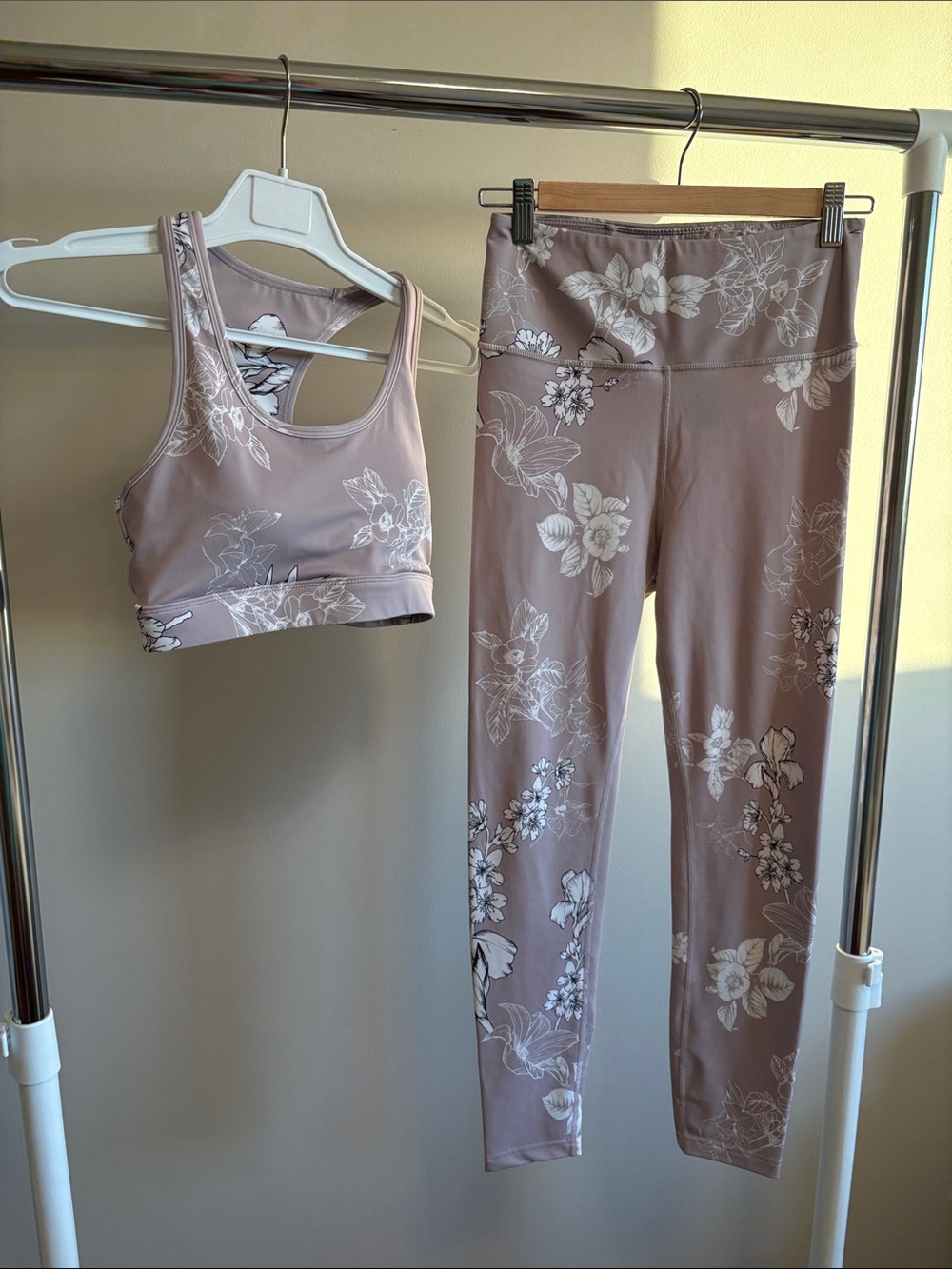 Allfenix Mauve Floral High-Waist Yoga Legging & Racerback Sports Bra Set